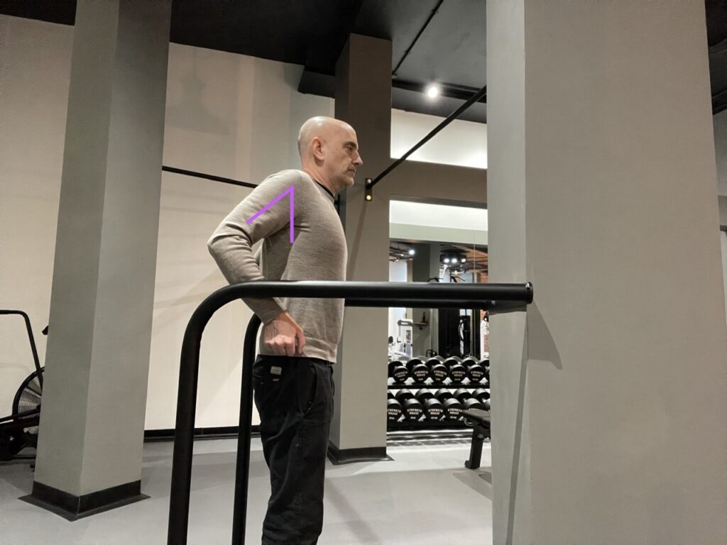 Why tricep dips are bad for your shoulders and don't work your triceps